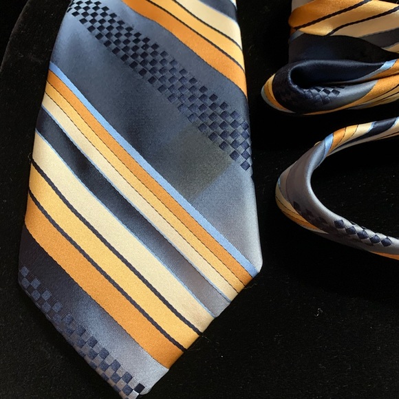 👔OLEG CASSINI Vintage Multicolored Stripe Tie - Picture 2 of 4